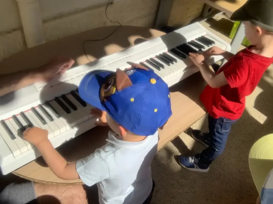 enfants qui jouent du piano 26